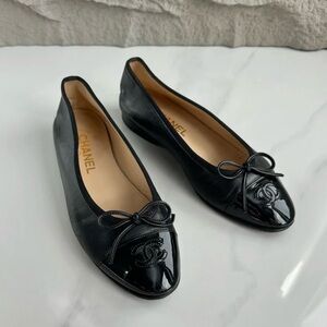 Chanel cambon leather flats size 38 EU